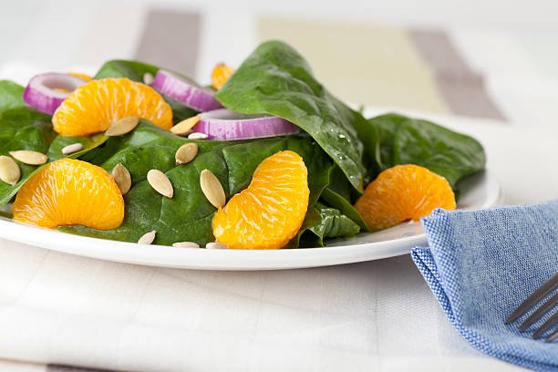 Salade fraîche aux épinards et mandarines