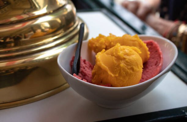 Glace fraises et mangue