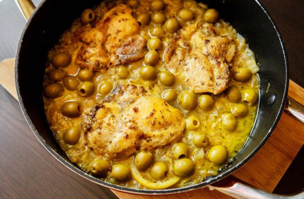 Tajine de poulet aux olives et citron confit