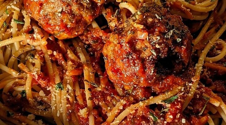 Spaghettis aux boulettes aubergines et sauce tomate