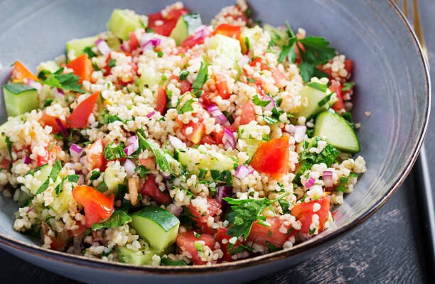 Taboulé rapide au couscous et légumes frais