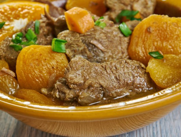 Tajine de veau aux abricots et amandes